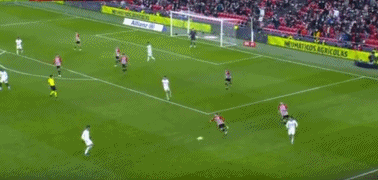 阿贾克斯临时主帅：本菲卡第一球是越位的，这不应该发生